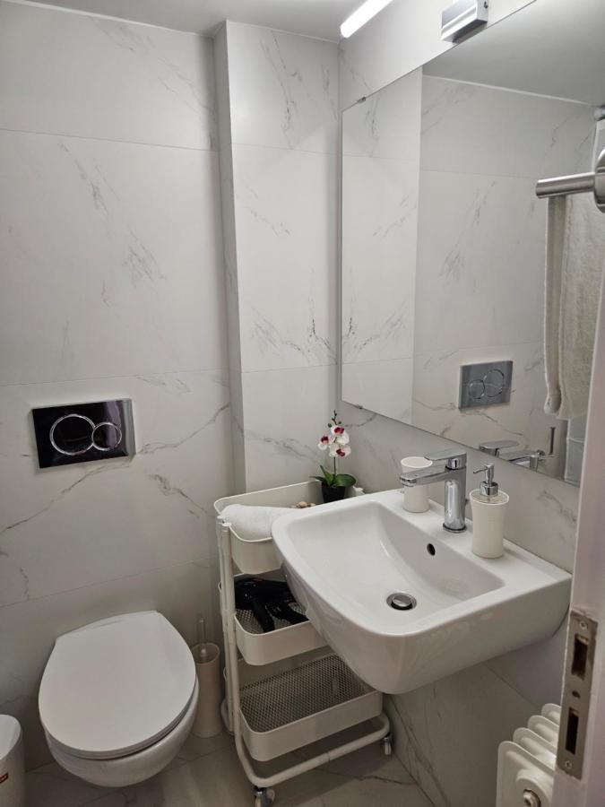 F23 Apartment Athena Bagian luar foto
