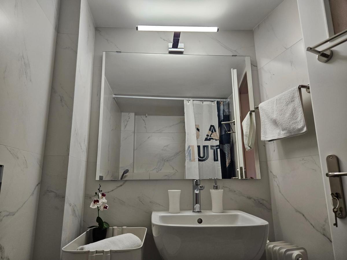 F23 Apartment Athena Bagian luar foto